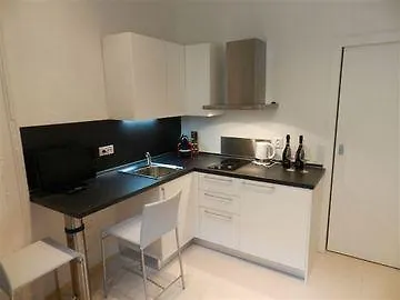 아파트 - The Modern Flat