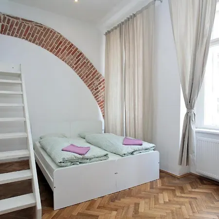 - The Modern Flat * Praga
