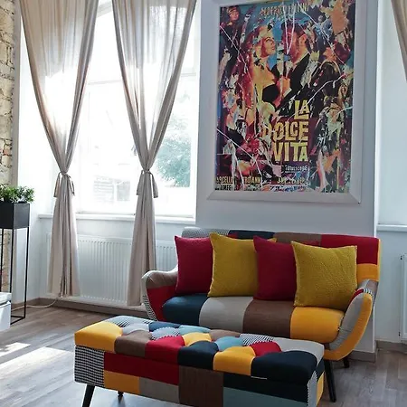 - The Modern Flat * プラハ