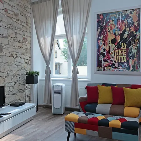 아파트 - The Modern Flat *